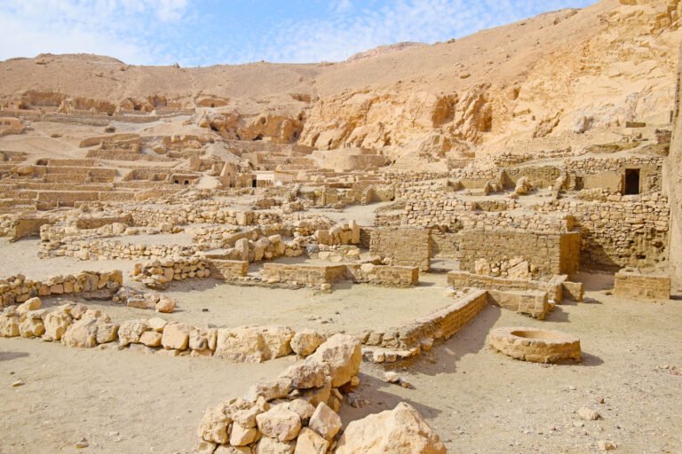 Temple de Deir el-Medina (Rive Ouest)